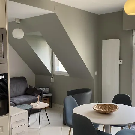 Cabourg: 3p A 200m De La Plage, 2 Chambres, Balcon, Internet - Fr-1-487-277 Lägenhet Cabourg